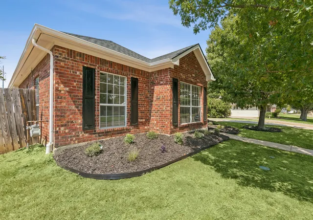 Photo 3 of Single family home for sale at 636 Whitetail Deer Ln, Crowley, TX 76036 | MLS# 21381208 | Listing updated on 2026-09-13