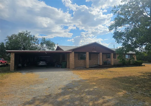 Photo 2 of Single family home for sale at 1300 Bailey St, Coleman, TX 76834 | MLS# 21381306 | Listing updated on 2026-10-06