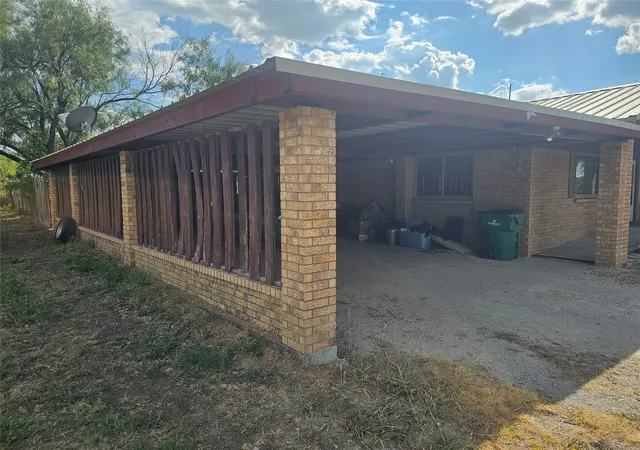 Photo 3 of Single family home for sale at 1300 Bailey St, Coleman, TX 76834 | MLS# 21381306 | Listing updated on 2026-10-06