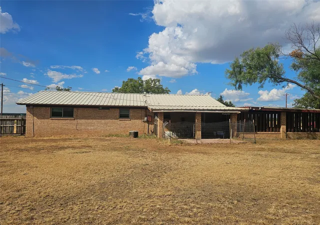 Photo 4 of Single family home for sale at 1300 Bailey St, Coleman, TX 76834 | MLS# 21381306 | Listing updated on 2026-10-06