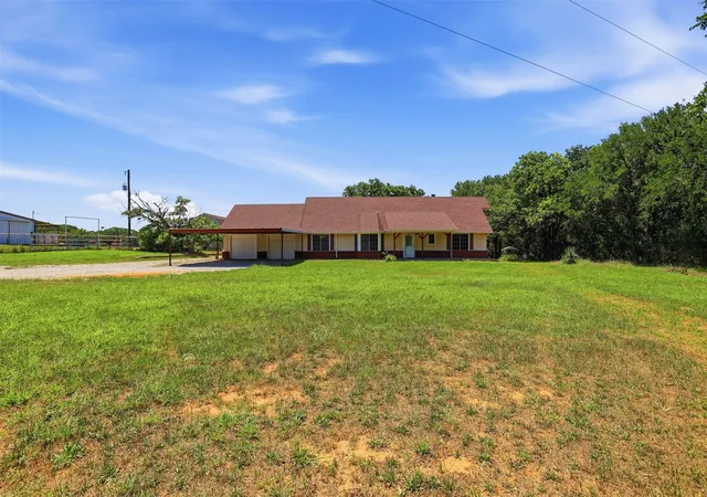 Photo 4 of Single family home for sale at 4298 Knob Rd, Springtown, TX 76082 | MLS# 21380613 | Listing updated on 2026-09-09