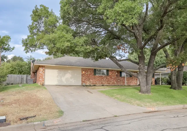 Photo 2 of Single family home for sale at 6805 Valhalla Rd, Fort Worth, TX 76116 | MLS# 21381328 | Listing updated on 2026-09-09
