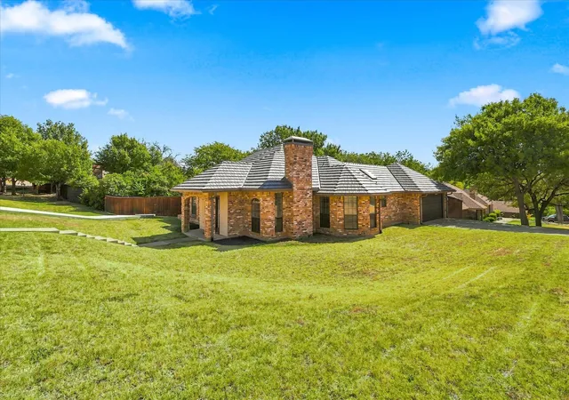 Photo 1 of Sale Pending at 8712 Lake Country Dr, Fort Worth, TX 76179 | MLS# 21381319 | Listing updated on 2026-09-24