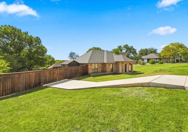 Photo 2 of Sale Pending at 8712 Lake Country Dr, Fort Worth, TX 76179 | MLS# 21381319 | Listing updated on 2026-09-24