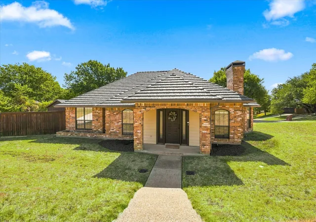 Photo 2 of Sale Pending at 8712 Lake Country Dr, Fort Worth, TX 76179 | MLS# 21381319 | Listing updated on 2026-09-24