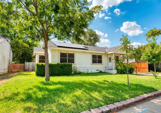 Photo 2 of Single family home for sale at 813 Iowa St, Irving, TX 75060 | MLS# 21381301 | Listing updated on 2026-09-09