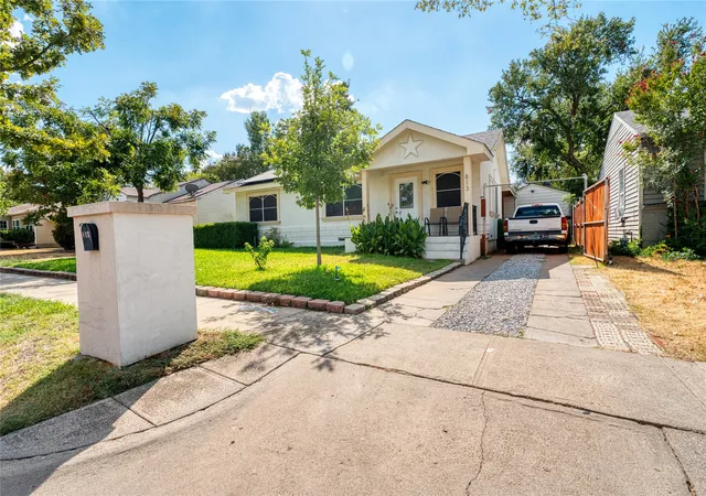Photo 3 of Single family home for sale at 813 Iowa St, Irving, TX 75060 | MLS# 21381301 | Listing updated on 2026-09-09