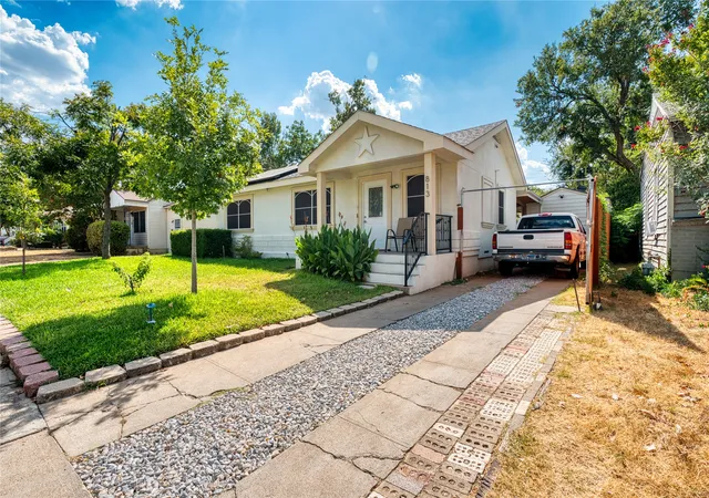 Photo 3 of Single family home for sale at 813 Iowa St, Irving, TX 75060 | MLS# 21381301 | Listing updated on 2026-09-09