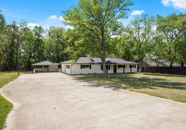 Photo 2 of Single family home for sale at 205 Short St, Canton, TX 75103 | MLS# 21381357 | Listing updated on 2026-10-06