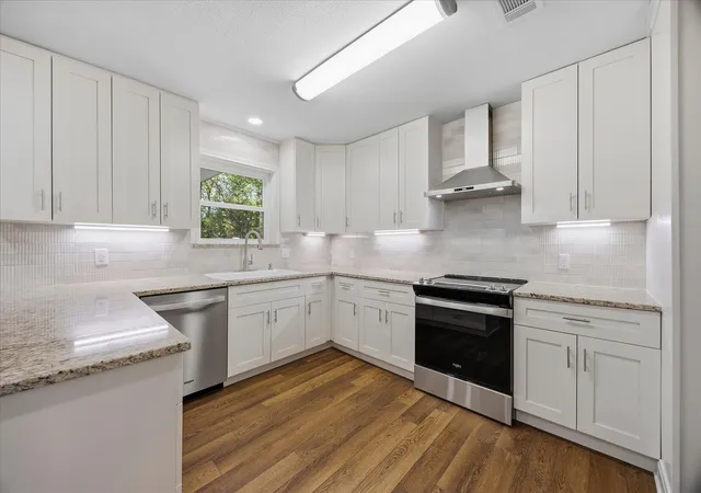 Photo 3 of Single family home for sale at 205 Short St, Canton, TX 75103 | MLS# 21381357 | Listing updated on 2026-10-06