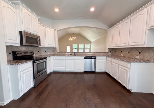 Photo 2 of Single family home for sale at 11813 Bellegrove Rd, Burleson, TX 76028 | MLS# 21381369 | Listing updated on 2026-10-05
