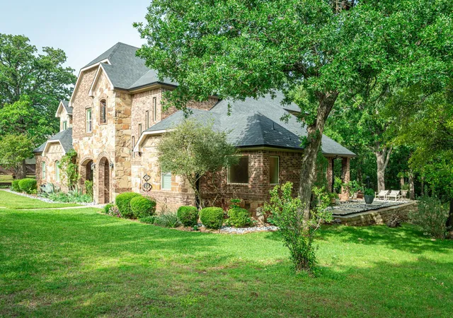 Photo 3 of Single family home for sale at 700 Coffee Cir, Pottsboro, TX 75076 | MLS# 21378020 | Listing updated on 2026-09-09
