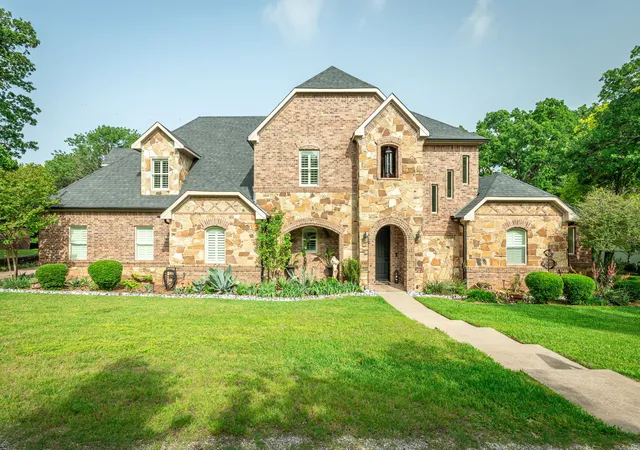Photo 3 of Single family home for sale at 700 Coffee Cir, Pottsboro, TX 75076 | MLS# 21378020 | Listing updated on 2026-09-09