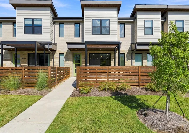 Photo 2 of Townhouse for sale at 880 Dulaney Ct, Prosper, TX 75078 | MLS# 21381200 | Listing updated on 2026-09-09