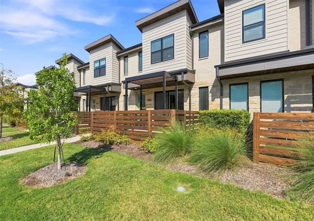 Photo 3 of Townhouse for sale at 880 Dulaney Ct, Prosper, TX 75078 | MLS# 21381200 | Listing updated on 2026-09-09