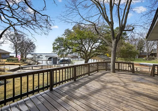 Photo 3 of Sale Pending at 107 Lakewood Dr, Mabank, TX 75156 | MLS# 21381383 | Listing updated on 2026-10-04