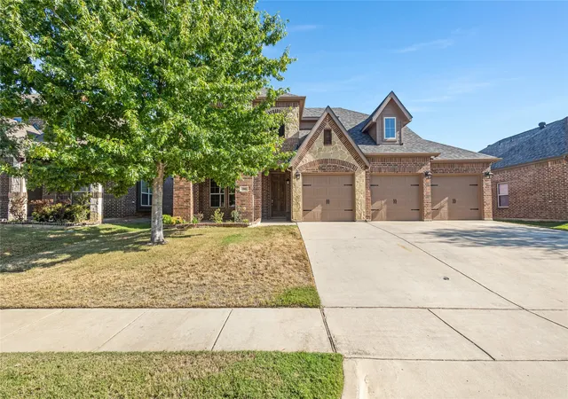 Photo 3 of Single family home for sale at 288 Hilltop Dr, Justin, TX 76247 | MLS# 21381131 | Listing updated on 2026-09-12