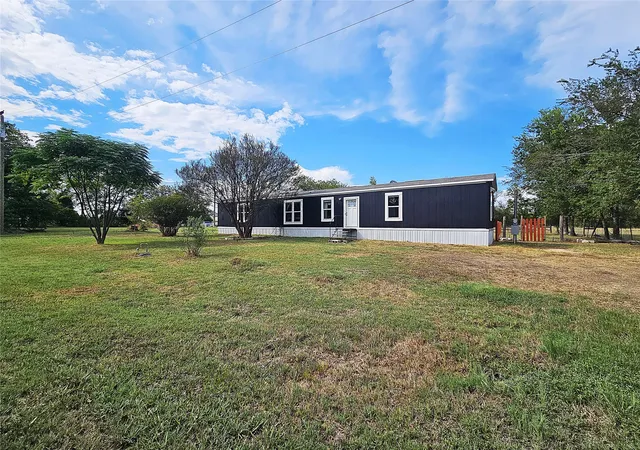 Photo 2 of Manufactured home for sale at 202 W 6th Street, Thornton, TX 76687 | MLS# 21381273 | Listing updated on 2026-09-09