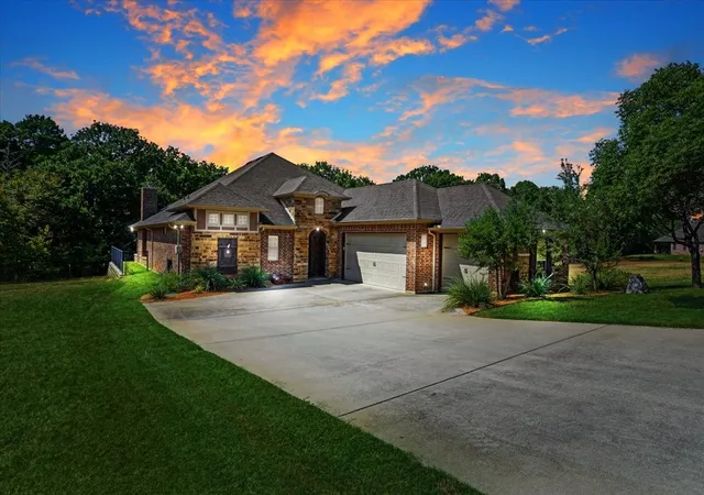 Single family home for sale at 304 Dublin Cir, Gordonville, TX 76245 | MLS# 21379898