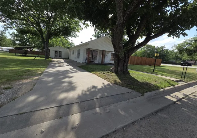 Photo 1 of Single family home for sale at 406 Broad St, Nocona, TX 76255 | MLS# 21381407 | Listing updated on 2026-09-10