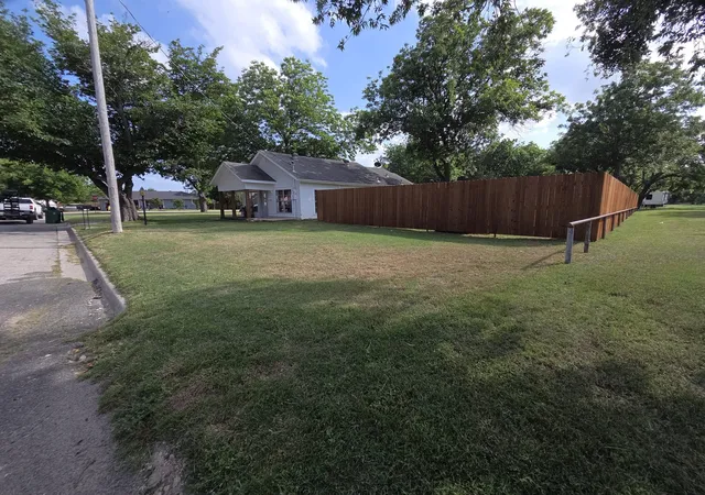 Photo 3 of Single family home for sale at 406 Broad St, Nocona, TX 76255 | MLS# 21381407 | Listing updated on 2026-09-10