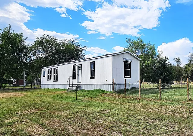 Photo 1 of Manufactured home for sale at 200 W 6th Street, Thornton, TX 76687 | MLS# 21381393 | Listing updated on 2026-09-10