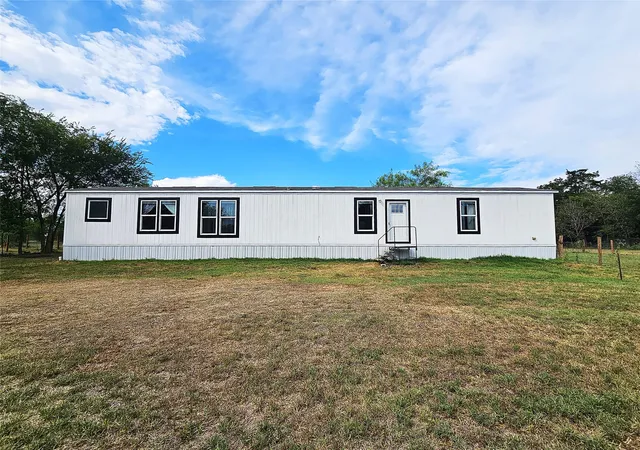 Photo 2 of Manufactured home for sale at 200 W 6th Street, Thornton, TX 76687 | MLS# 21381393 | Listing updated on 2026-09-10