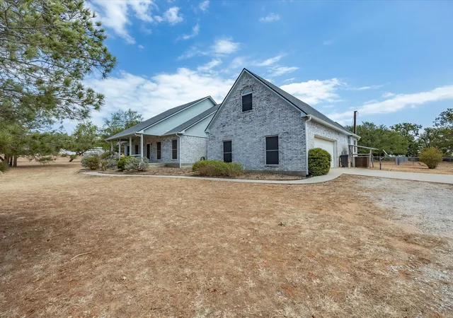 Photo 3 of Sale Pending at 401 Faith Trl, Paradise, TX 76073 | MLS# 21381398 | Listing updated on 2026-09-10