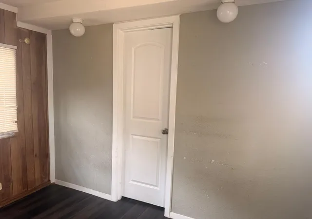 Photo 4 of Manufactured home for sale at 604 Autumn Leaves Trl, Irving, TX 75060 | MLS# 21375688 | Listing updated on 2026-09-09