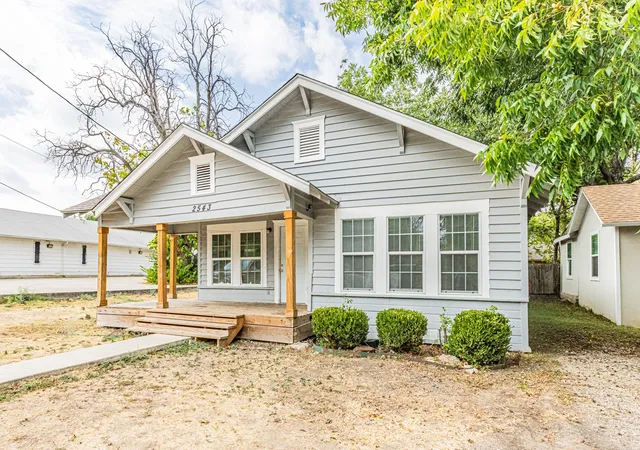 Photo 1 of Single family home for sale at 2543 E Ann Arbor Ave, Dallas, TX 75216 | MLS# 21381031 | Listing updated on 2026-09-25