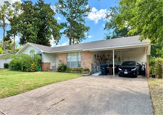 Photo 1 of Single family home for sale at 1723 Montrose Dr, Tyler, TX 75701 | MLS# 21381471 | Listing updated on 2026-09-09