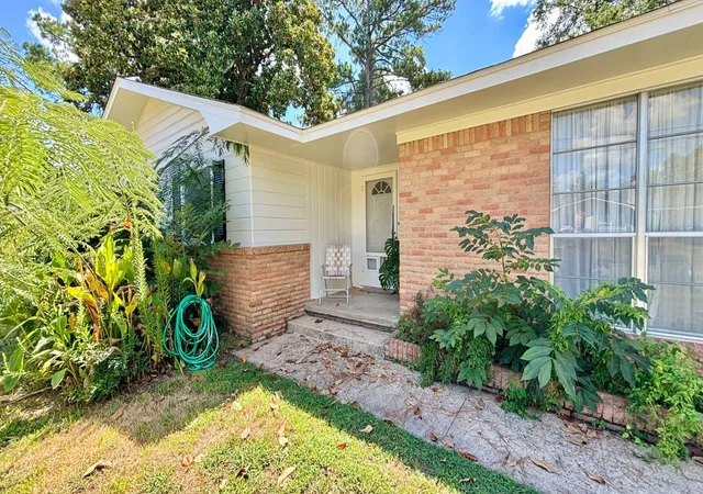 Photo 3 of Single family home for sale at 1723 Montrose Dr, Tyler, TX 75701 | MLS# 21381471 | Listing updated on 2026-09-09