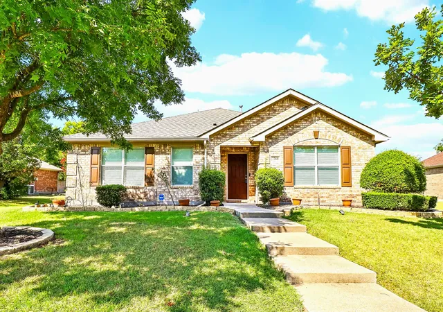 Photo 1 of Single family home for sale at 2260 Timber Crk Dr, Rockwall, TX 75032 | MLS# 21380561 | Listing updated on 2026-09-10