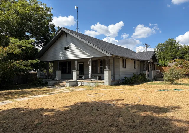 Photo 1 of Sale Pending at 704 W Walcott Ave, Comanche, TX 76442 | MLS# 21381542 | Listing updated on 2026-09-21