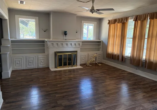 Photo 3 of Sale Pending at 704 W Walcott Ave, Comanche, TX 76442 | MLS# 21381542 | Listing updated on 2026-09-21