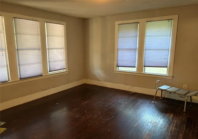 Photo 4 of Sale Pending at 704 W Walcott Ave, Comanche, TX 76442 | MLS# 21381542 | Listing updated on 2026-09-21