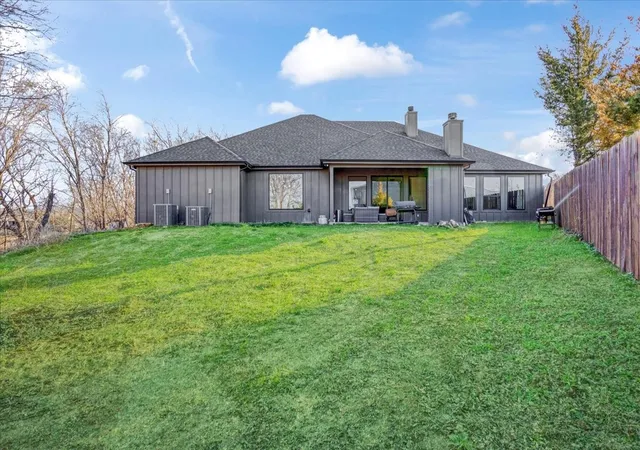 Photo 3 of Single family home for sale at 920 Oil Ml Rd, Van Alstyne, TX 75495 | MLS# 21381549 | Listing updated on 2026-09-09