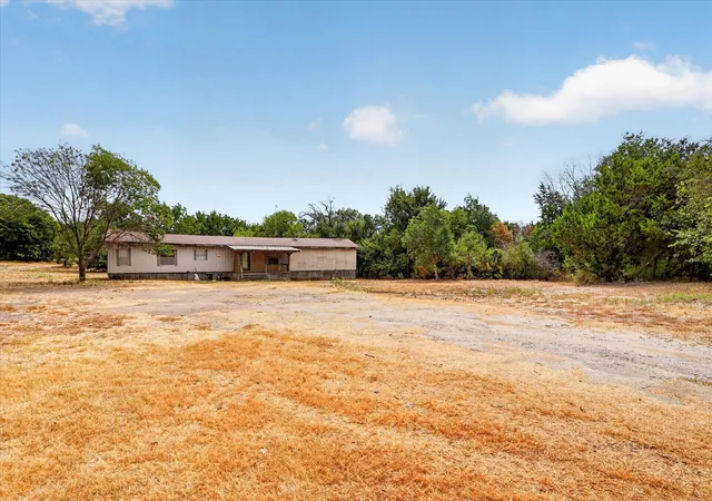 Photo 3 of Manufactured home for sale at 460 Valley View Dr, Azle, TX 76020 | MLS# 21380166 | Listing updated on 2026-09-09