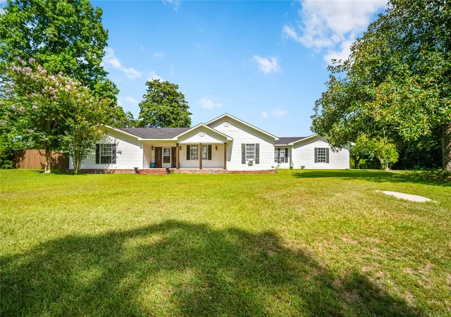 Photo 1 of Single family home for sale at 246 Country Clb Rd, Leesville, LA 71446 | MLS# 21380492 | Listing updated on 2026-09-09