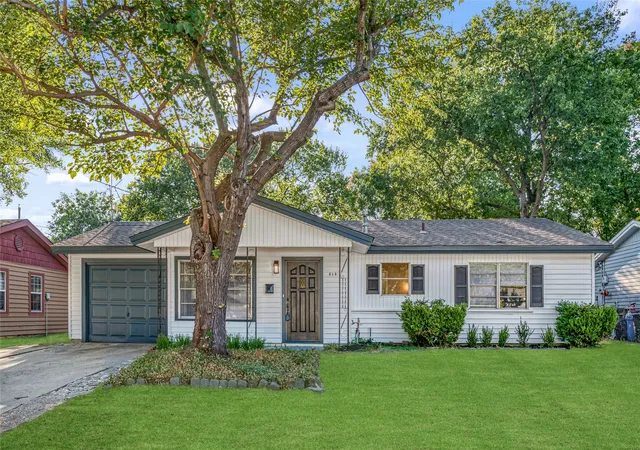 Photo 1 of Single family home for sale at 414 Freestone Dr, Euless, TX 76039 | MLS# 21355171 | Listing updated on 2026-09-09