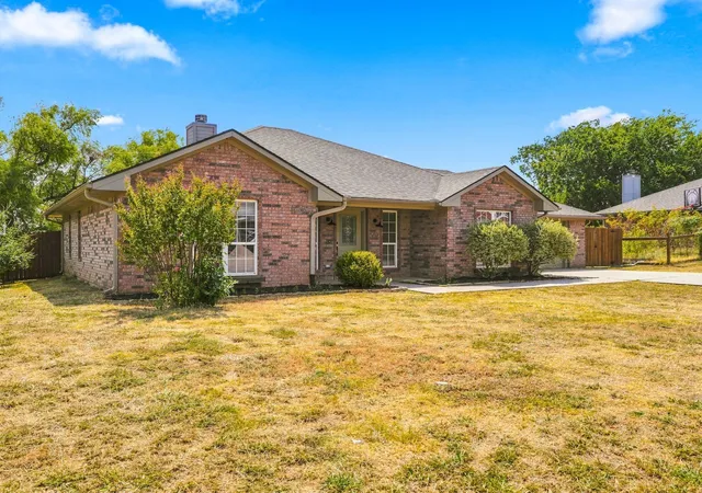Photo 2 of Sale Pending at 213 Bryant St, Pottsboro, TX 75076 | MLS# 21381573 | Listing updated on 2026-10-04