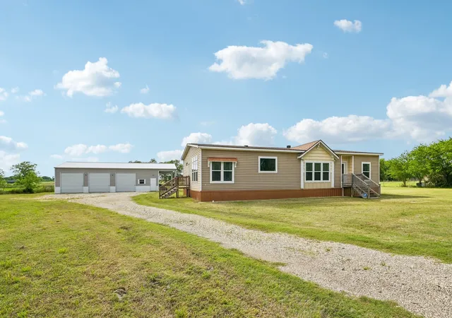 Photo 2 of Manufactured home for sale at 590 Vz County Rd 2704, Mabank, TX 75147 | MLS# 21381575 | Listing updated on 2026-09-09