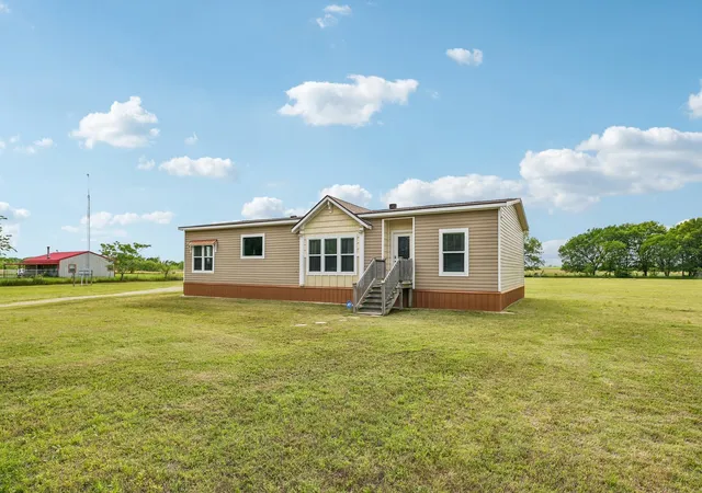 Photo 3 of Manufactured home for sale at 590 Vz County Rd 2704, Mabank, TX 75147 | MLS# 21381575 | Listing updated on 2026-09-09