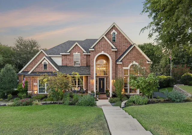 Photo 1 of Sale Pending at 2647 Creekwood Dr, Cedar Hill, TX 75104 | MLS# 21381347 | Listing updated on 2026-10-07