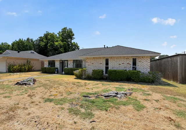 Photo 3 of Single family home for sale at 3030 Newcastle Dr, Dallas, TX 75220 | MLS# 21381581 | Listing updated on 2026-09-09