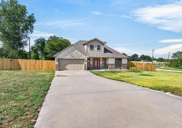 Photo 3 of Single family home for sale at 7900 Private Rd 7905, Athens, TX 75752 | MLS# 21381540 | Listing updated on 2026-09-22