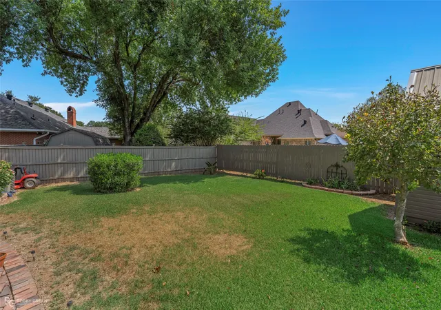 Photo 3 of Single family home for sale at 1505 Whitehall Dr, Shreveport, LA 71105 | MLS# 21380832 | Listing updated on 2026-09-09