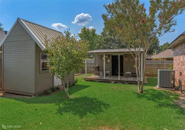 Photo 3 of Single family home for sale at 1505 Whitehall Dr, Shreveport, LA 71105 | MLS# 21380832 | Listing updated on 2026-09-09