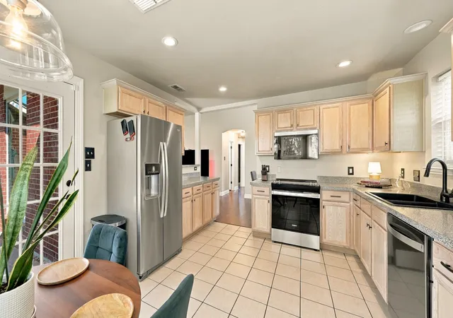 Photo 3 of Single family home for sale at 508 E Oak St, Aledo, TX 76008 | MLS# 21362270 | Listing updated on 2026-09-30