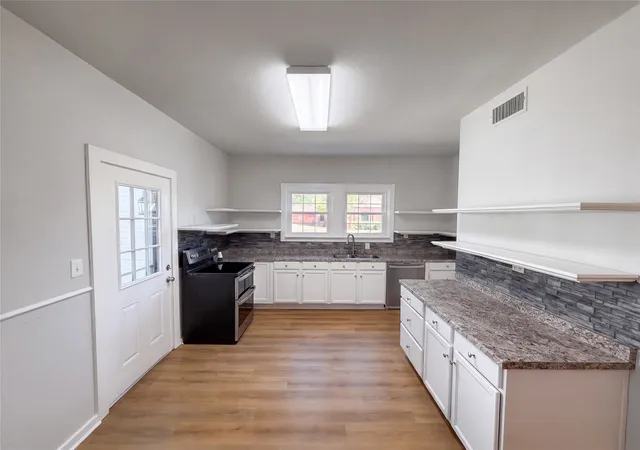 Photo 3 of Single family home for sale at 615 NW 5th Avenue, Mineral Wells, TX 76067 | MLS# 21378715 | Listing updated on 2026-09-14